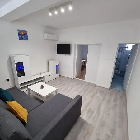 Apartment Retreat With Free Parking *