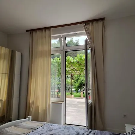 Retreat With Free Parking Apartment Pula
