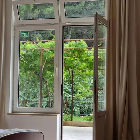 Retreat With Free Parking Pula