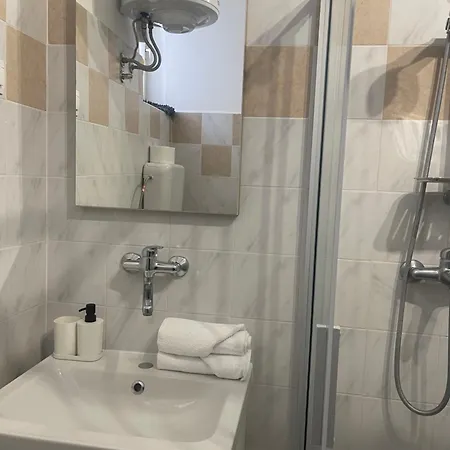 Retreat With Free Parking Apartment Pula
