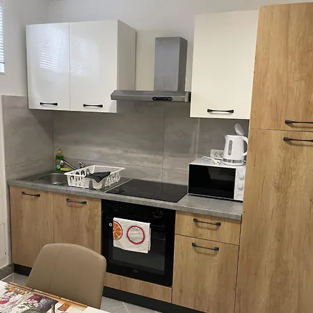 Retreat With Free Parking Apartment Pula