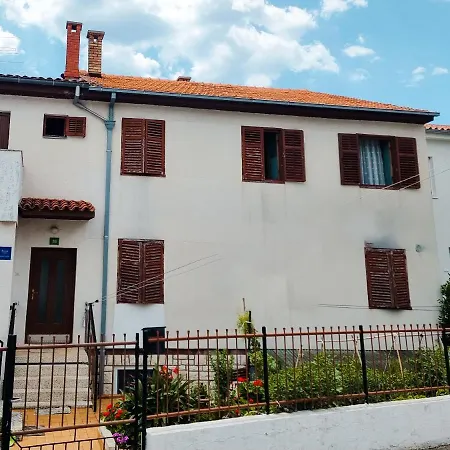 Апартаменты Retreat With Free Parking Пула