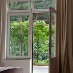 Retreat With Free Parking بولا