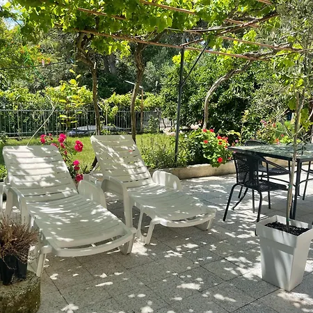 Retreat With Free Parking